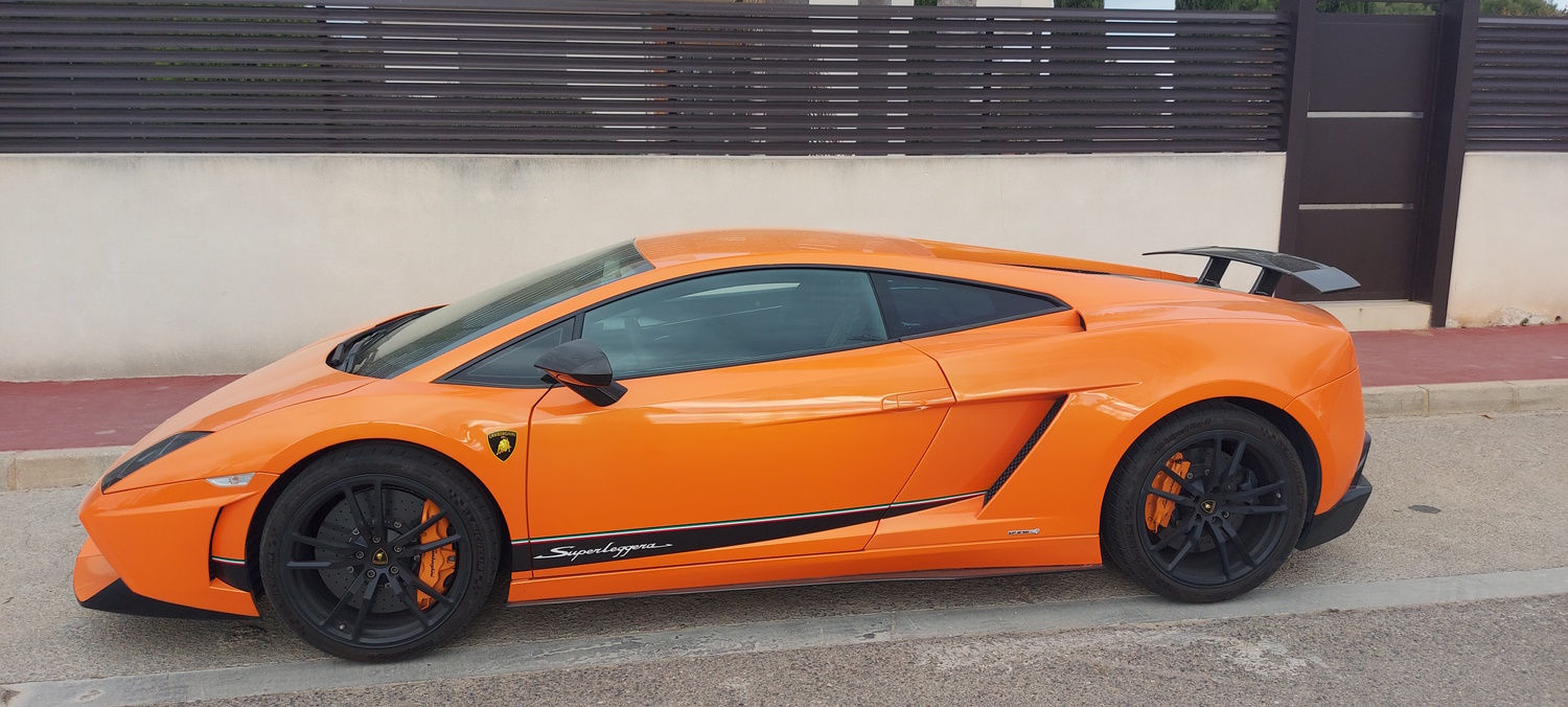 Lambo Gallardo Superleggera side view